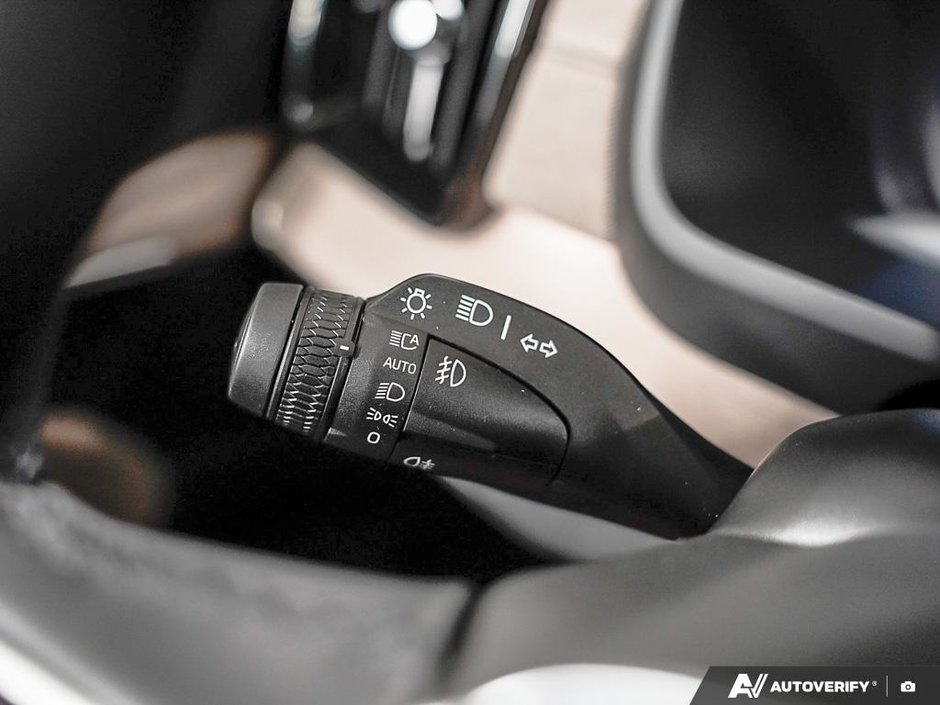 2026 Volvo XC90 Plug-in hybrid Plus 7-Seater (Dark Theme)-15