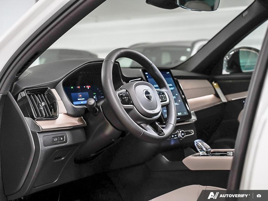 2026 Volvo XC90 Plug-in hybrid Plus 7-Seater (Dark Theme)-12