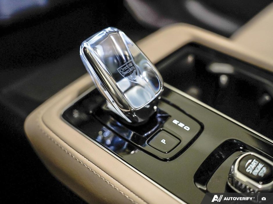 2026 Volvo XC90 Plug-in hybrid Plus 7-Seater (Dark Theme)-18