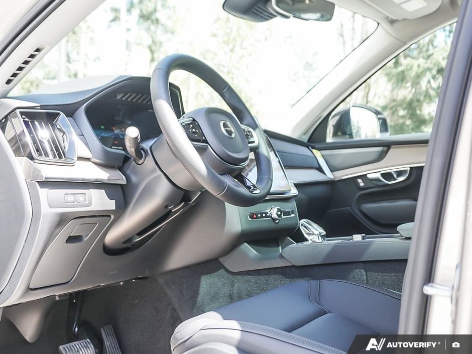 2026 Volvo XC90 Plug-in hybrid Plus 7-Seater (Dark Theme)-15