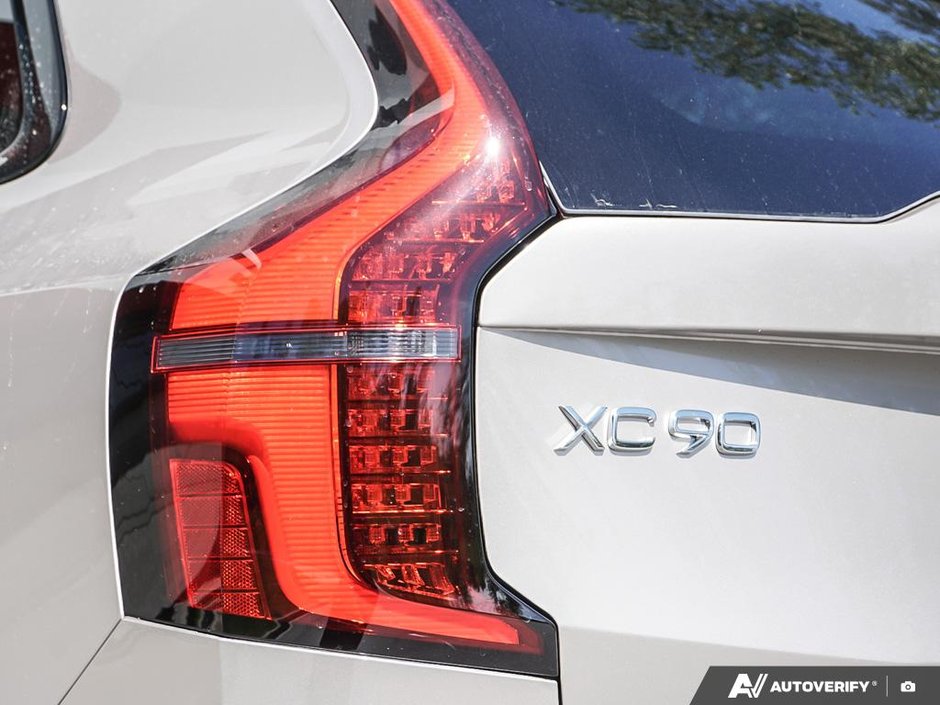 2026 Volvo XC90 Plug-in hybrid Plus 7-Seater (Dark Theme)-10