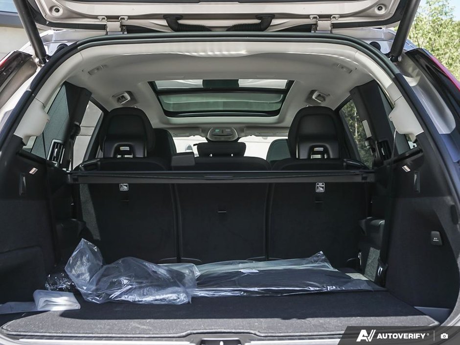2026 Volvo XC90 Plug-in hybrid Plus 7-Seater (Dark Theme)-11