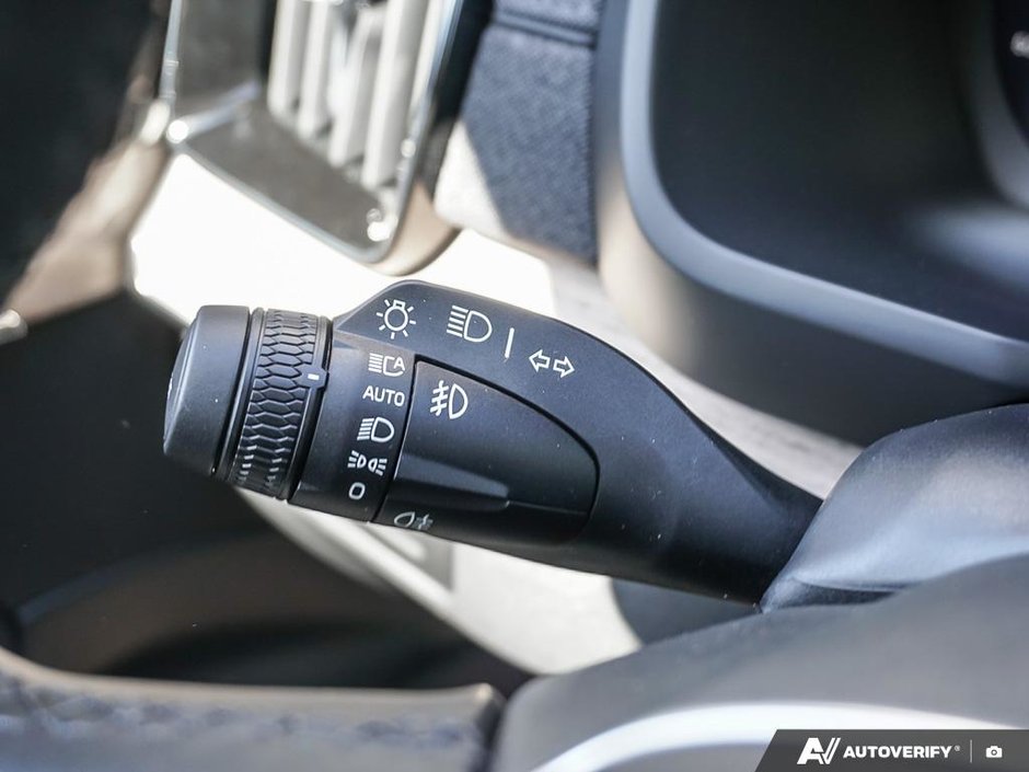 2026 Volvo XC90 Plug-in hybrid Plus 7-Seater (Dark Theme)-18