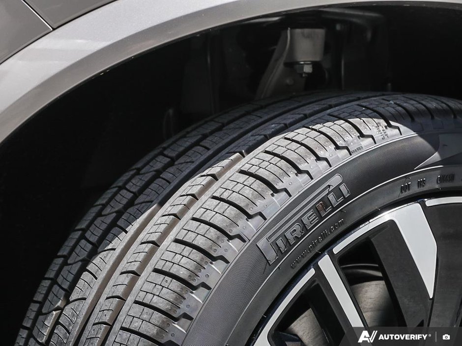 2026 Volvo XC90 Plug-in hybrid Plus 7-Seater (Dark Theme)-6