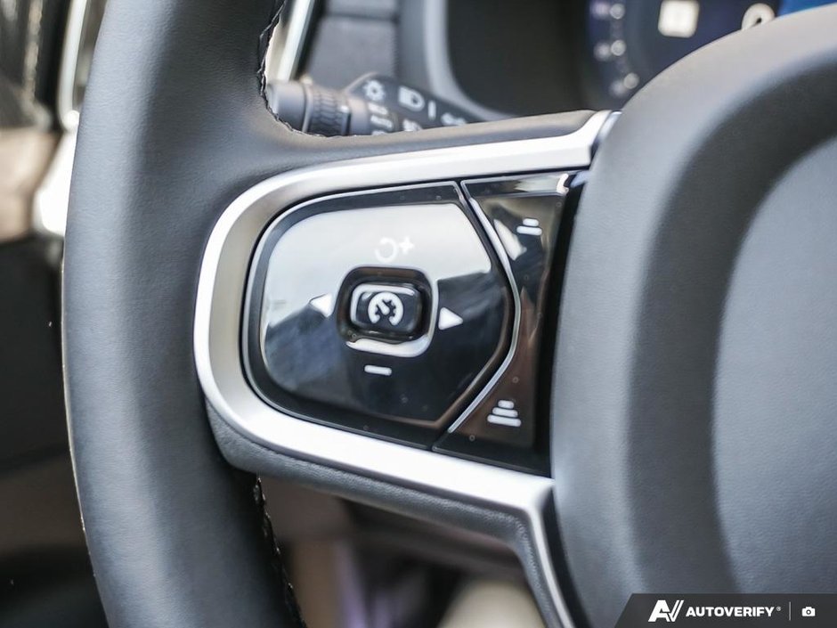 2026 Volvo XC90 Plug-in hybrid Plus 7-Seater (Dark Theme)-19