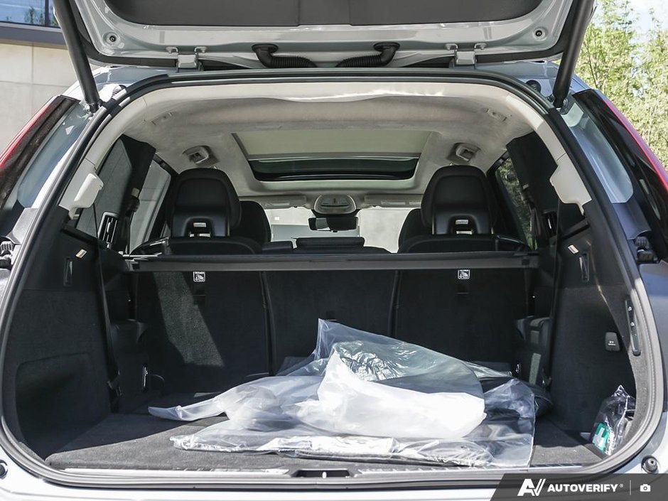 2026 Volvo XC90 Plug-in hybrid Ultra 7-Seater (Dark Theme)-11