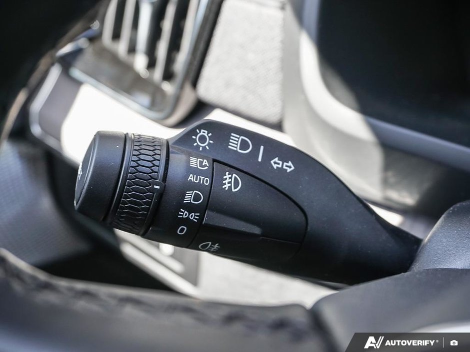 2026 Volvo XC90 Plug-in hybrid Ultra 7-Seater (Dark Theme)-18
