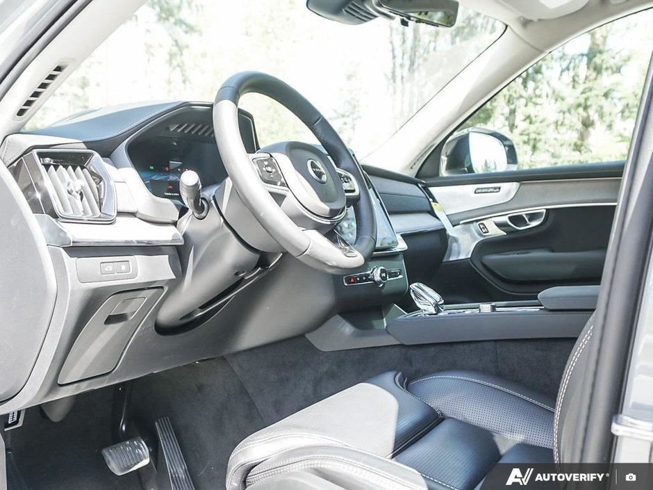 2026 Volvo XC90 Plug-in hybrid Ultra 7-Seater (Dark Theme)-15