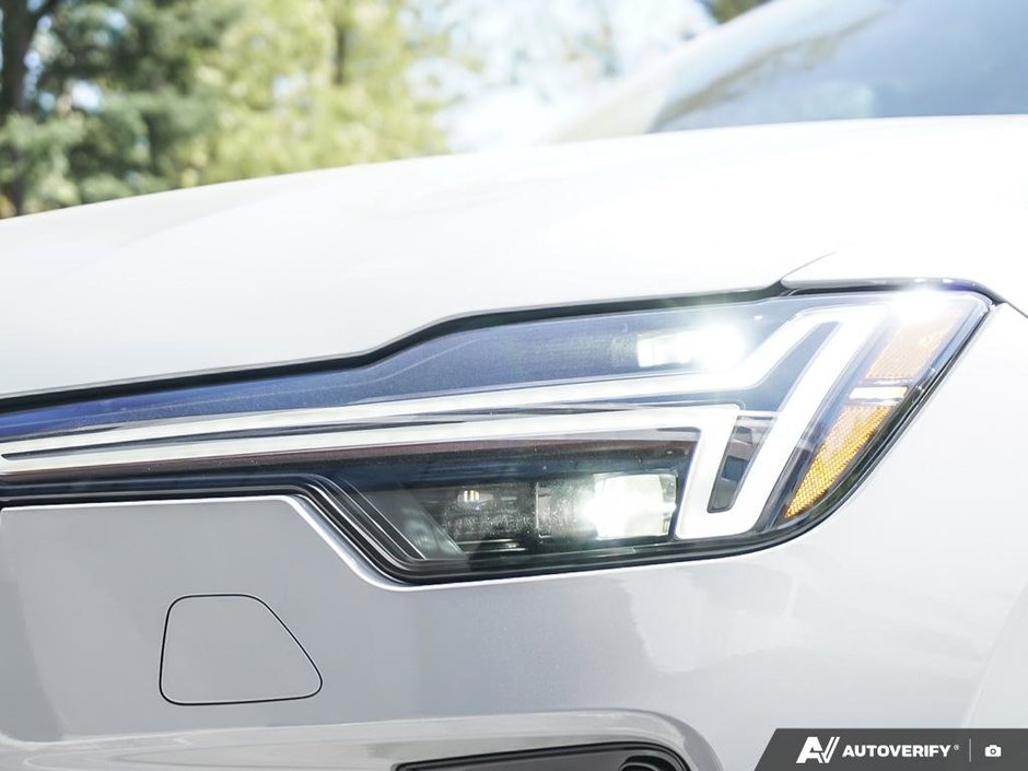 2026 Volvo XC90 Plug-in hybrid Ultra 7-Seater (Dark Theme)-9