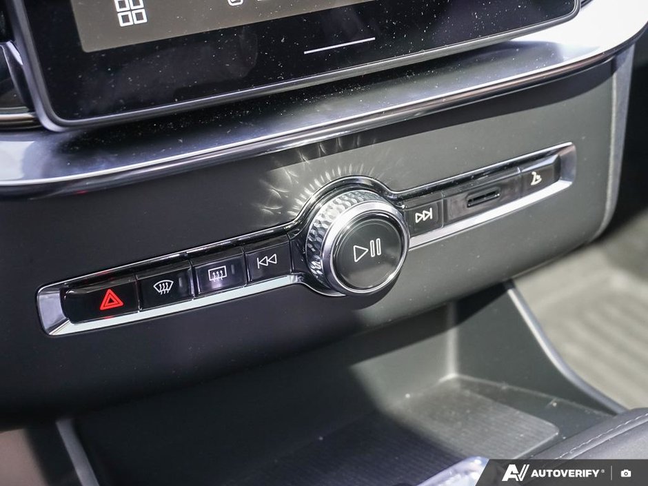 2026 Volvo XC90 Plug-in hybrid Ultra 7-Seater (Dark Theme)-21