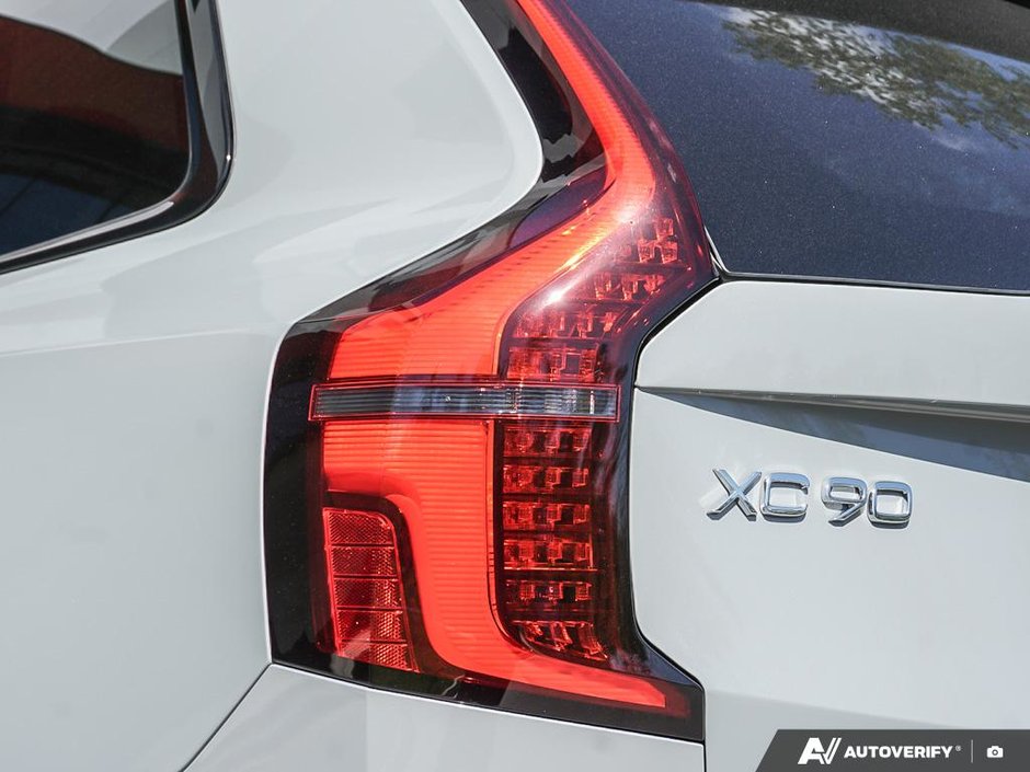 2026 Volvo XC90 Plug-in hybrid Ultra 7-Seater (Dark Theme)-10
