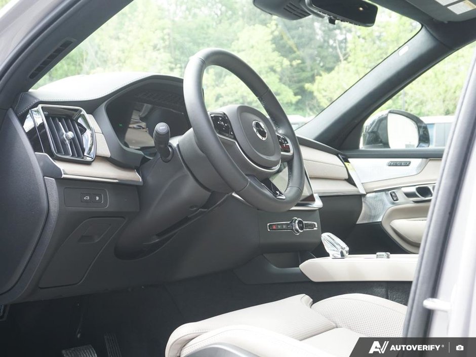 2026 Volvo XC90 Plug-in hybrid Ultra 7-Seater (Dark Theme)-14