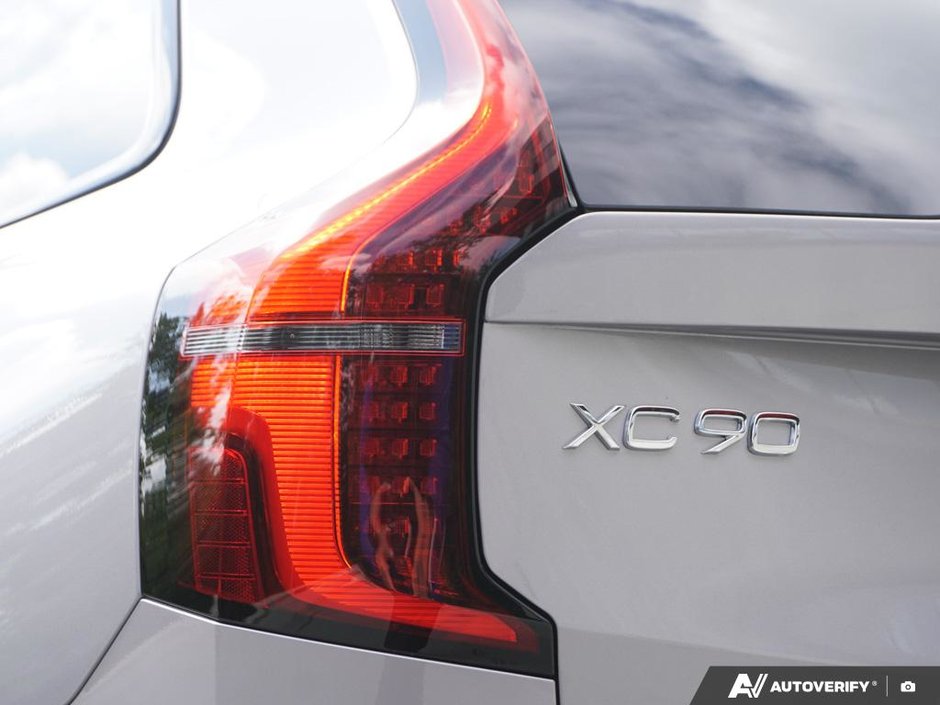 2026 Volvo XC90 Plug-in hybrid Ultra 7-Seater (Dark Theme)-10