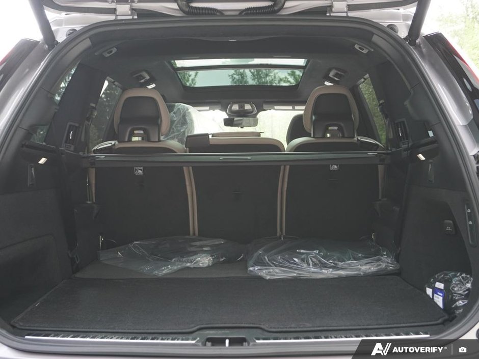 2026 Volvo XC90 Plug-in hybrid Ultra 7-Seater (Dark Theme)-11