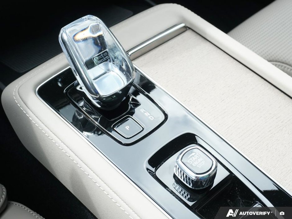2026 Volvo XC90 Plug-in hybrid Ultra 7-Seater (Dark Theme)-21