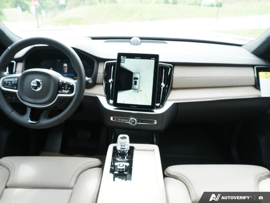 2026 Volvo XC90 Plug-in hybrid Ultra 7-Seater (Dark Theme)-13