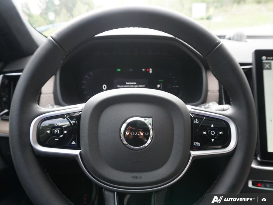 2026 Volvo XC90 Plug-in hybrid Ultra 7-Seater (Dark Theme)-15
