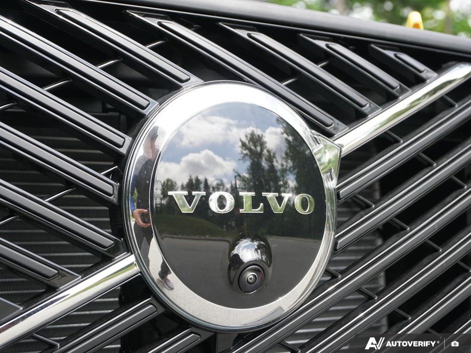 2026 Volvo XC90 Plug-in hybrid Ultra 7-Seater (Dark Theme)-8