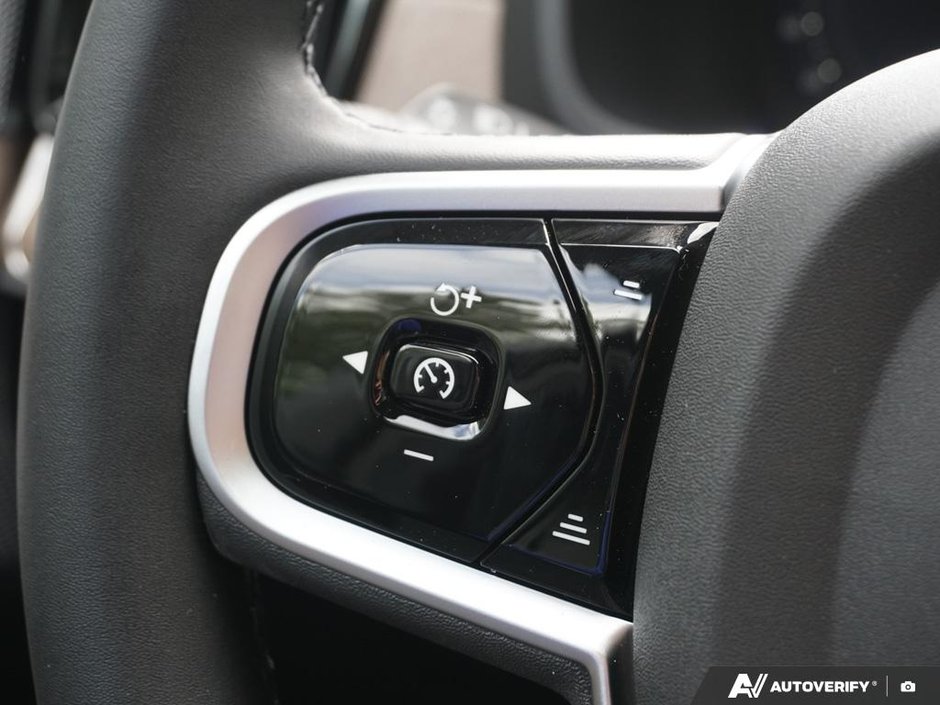 2026 Volvo XC90 Plug-in hybrid Ultra 7-Seater (Dark Theme)-18