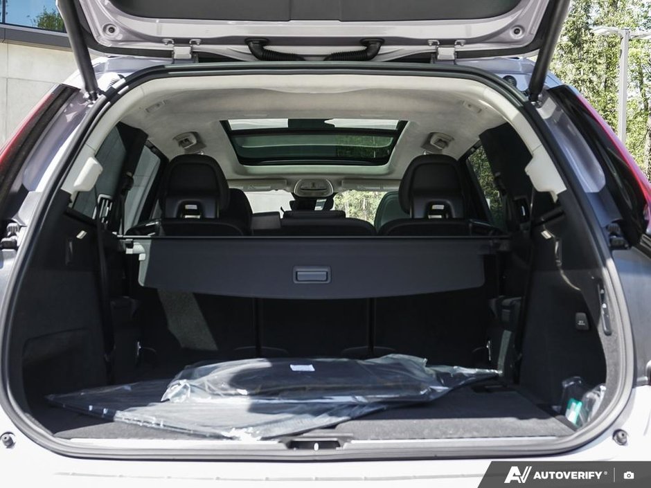 2026 Volvo XC90 Ultra 7-Seater (Dark Theme)-11