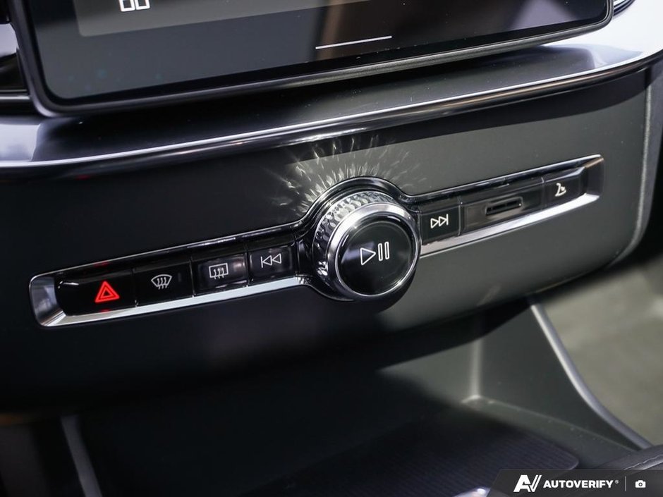 2026 Volvo XC90 Ultra 7-Seater (Dark Theme)-21