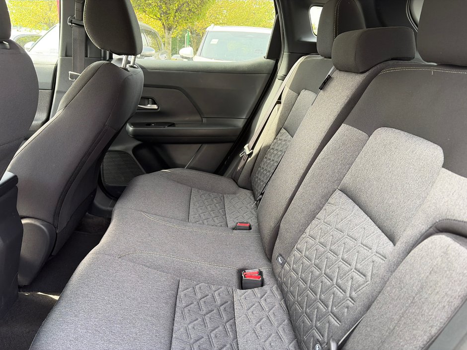 2025 Nissan Kicks SV AWD // 2.99% FINANCING!-9