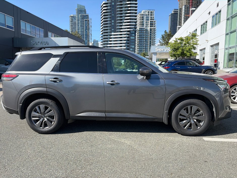 2024 Nissan Pathfinder SV 4X4 // 2.99% FINANCING-4