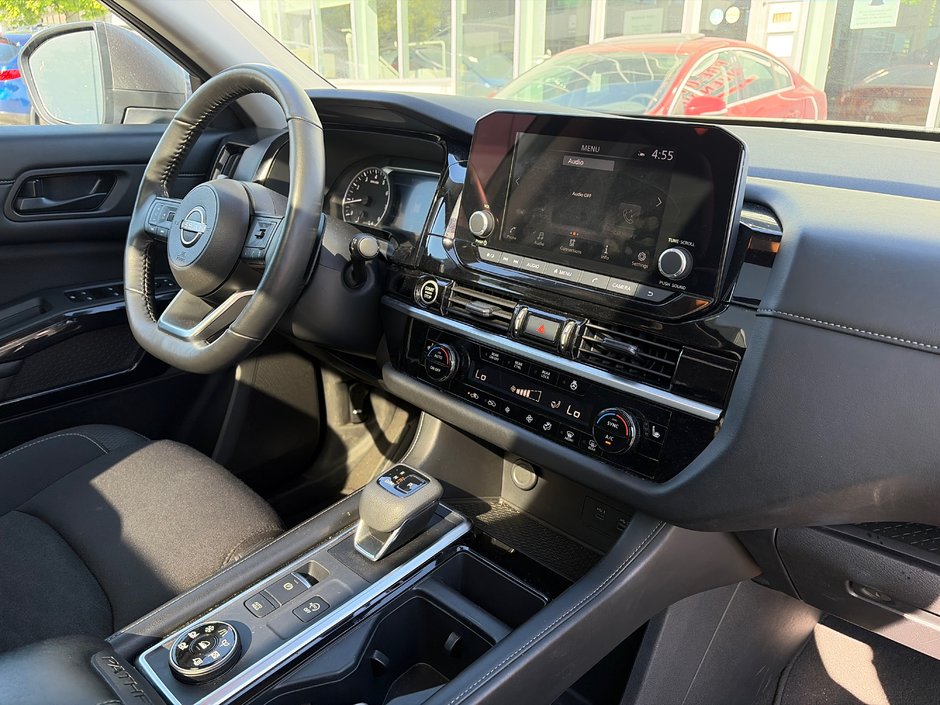 2024 Nissan Pathfinder SV 4X4 // 2.99% FINANCING-1