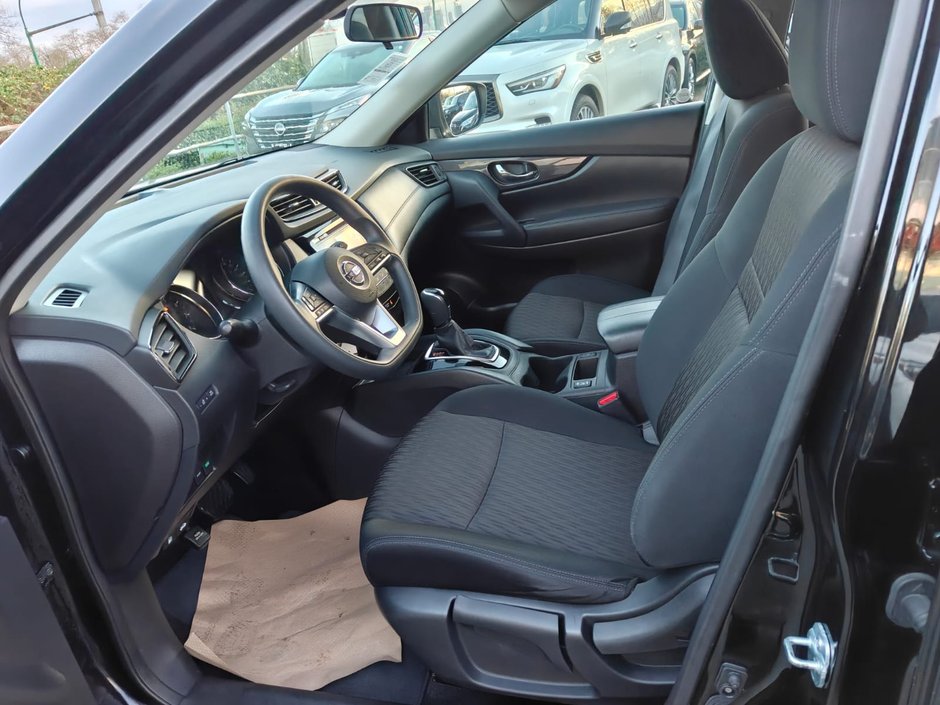2017 Nissan Rogue S FWD // NO ACCIDENTS-7