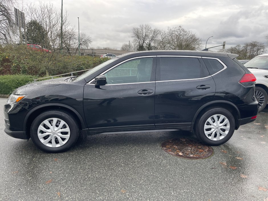 2017 Nissan Rogue S FWD // NO ACCIDENTS-12