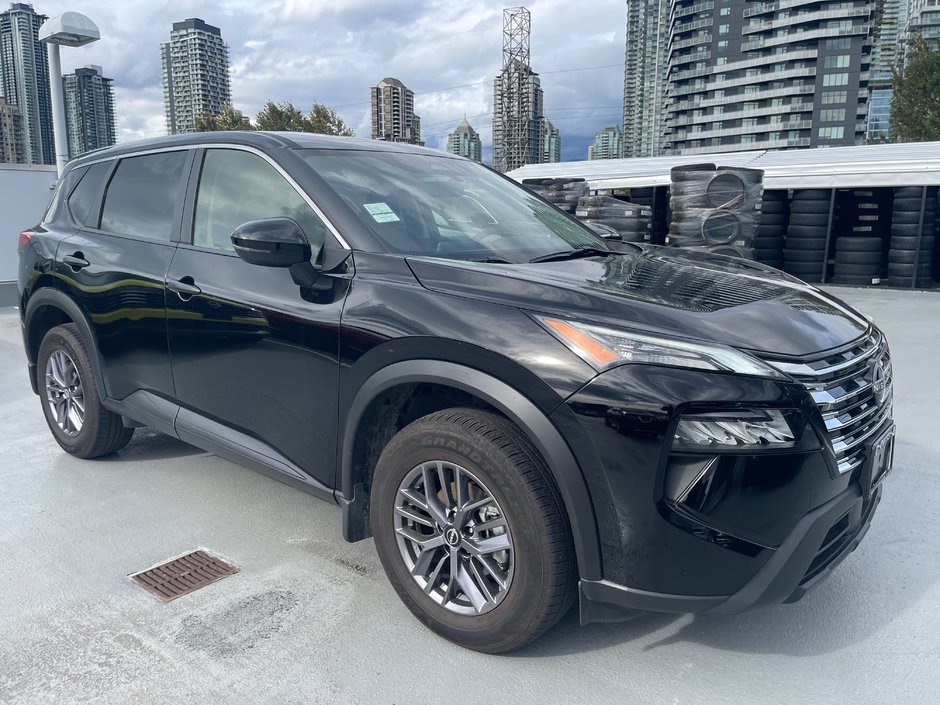 2024 Nissan Rogue S-1
