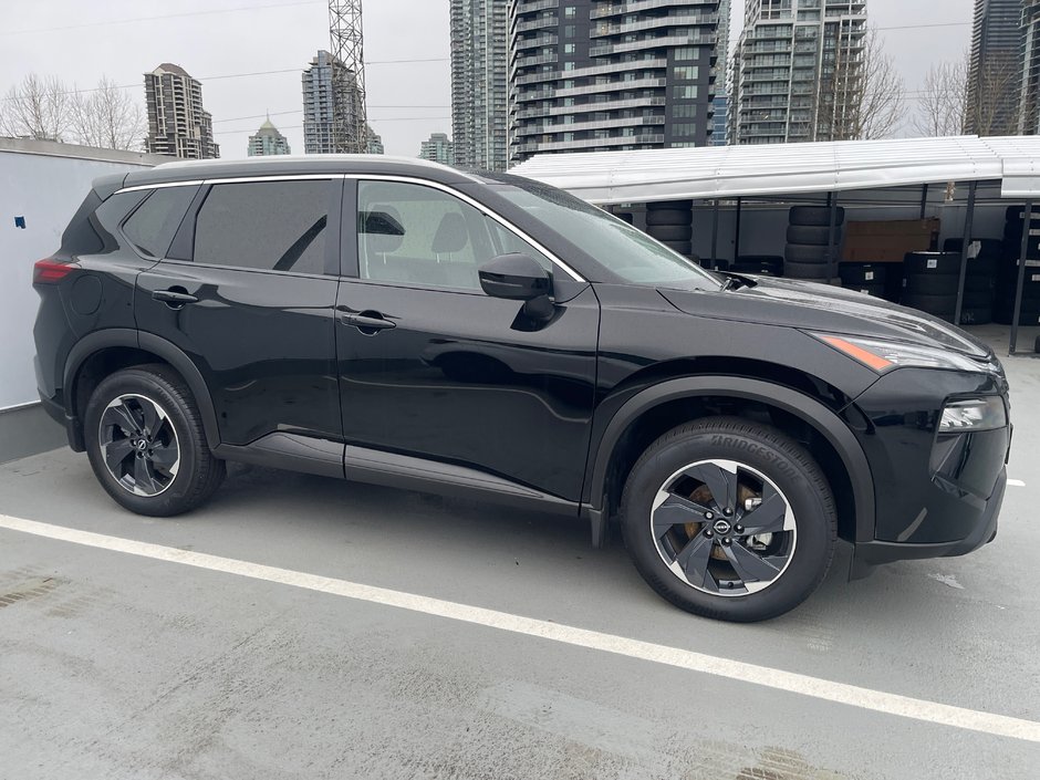 2025 Nissan Rogue SV AWD // 2.99% FINANCING!-3