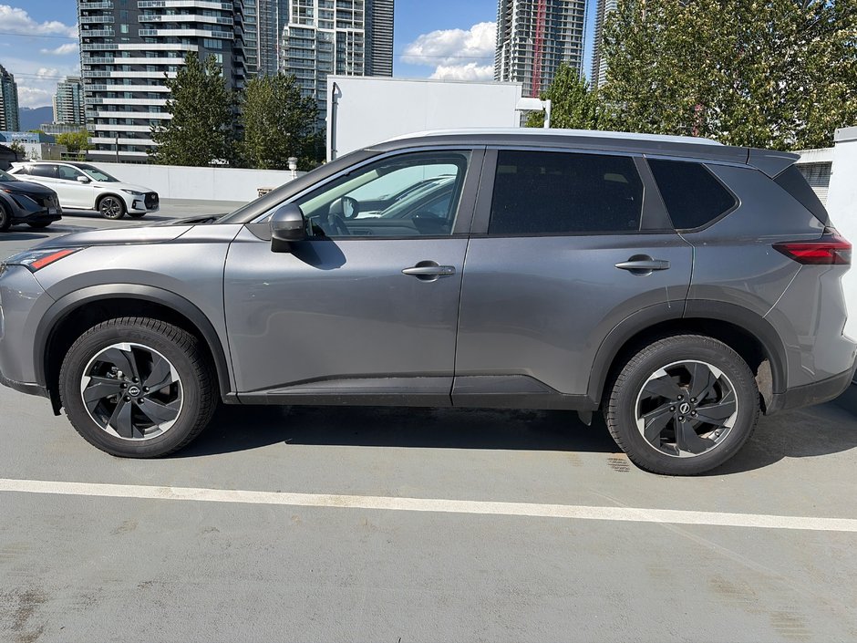2025 Nissan Rogue SV AWD // 2.99% FINANCING!-1
