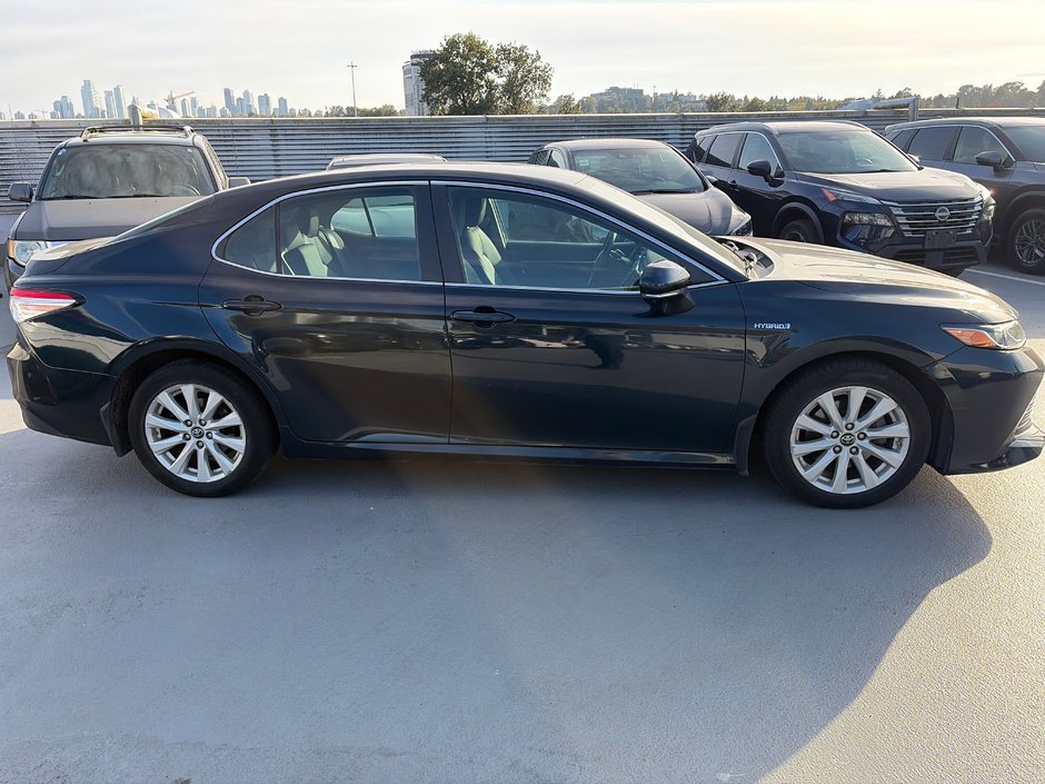 2019 Toyota Camry LE HYBRID // NOT A REBUILT!-1