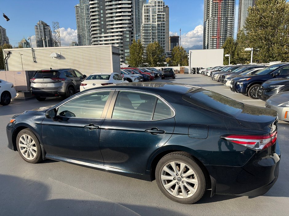 2019 Toyota Camry LE HYBRID // NOT A REBUILT!-3
