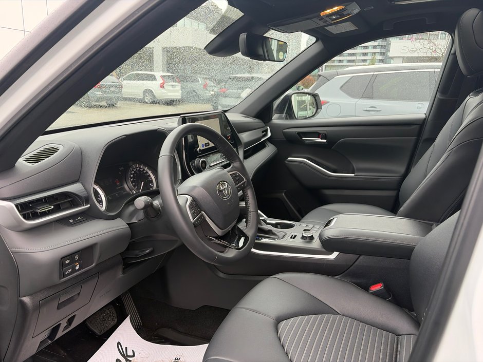 2023 Toyota Highlander XSE-4