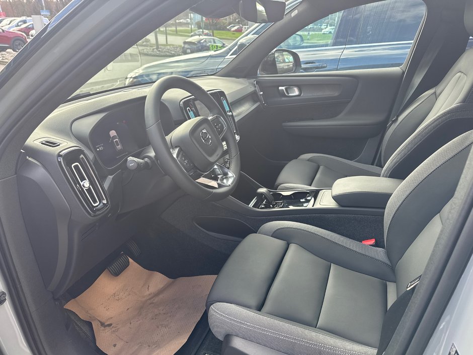 2024 Volvo XC40 Recharge Pure Electric TWIN Plus – ONLY 36,161 KMS-1