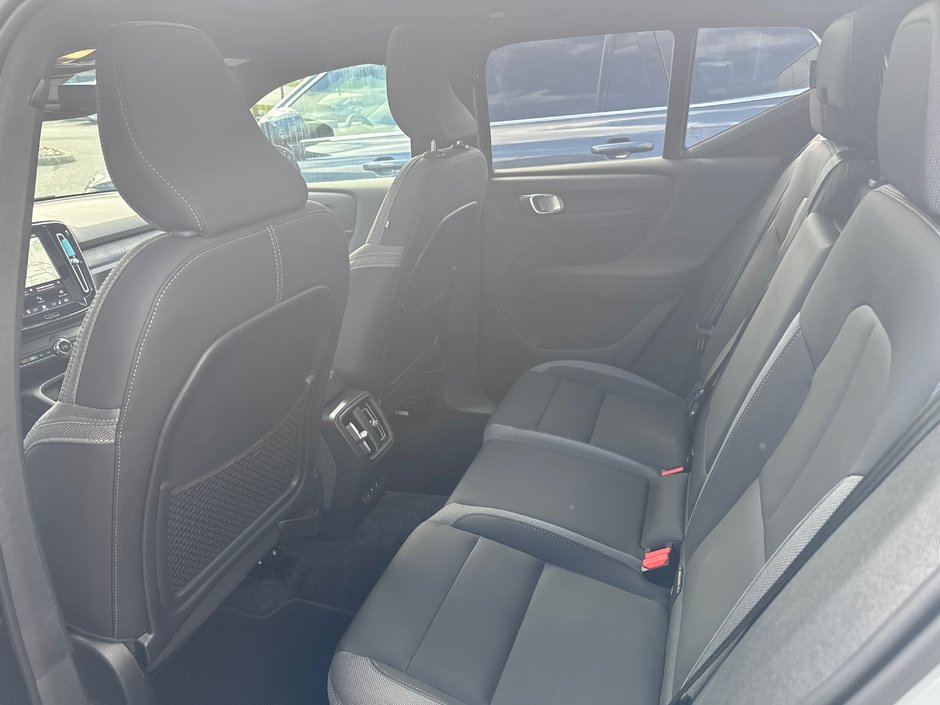 2024 Volvo XC40 Recharge Pure Electric TWIN Plus – ONLY 36,161 KMS-2