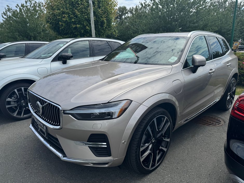 2023 Volvo XC60 Recharge Ultimate | 60KM EV Range | Bowers & Wilkins-0