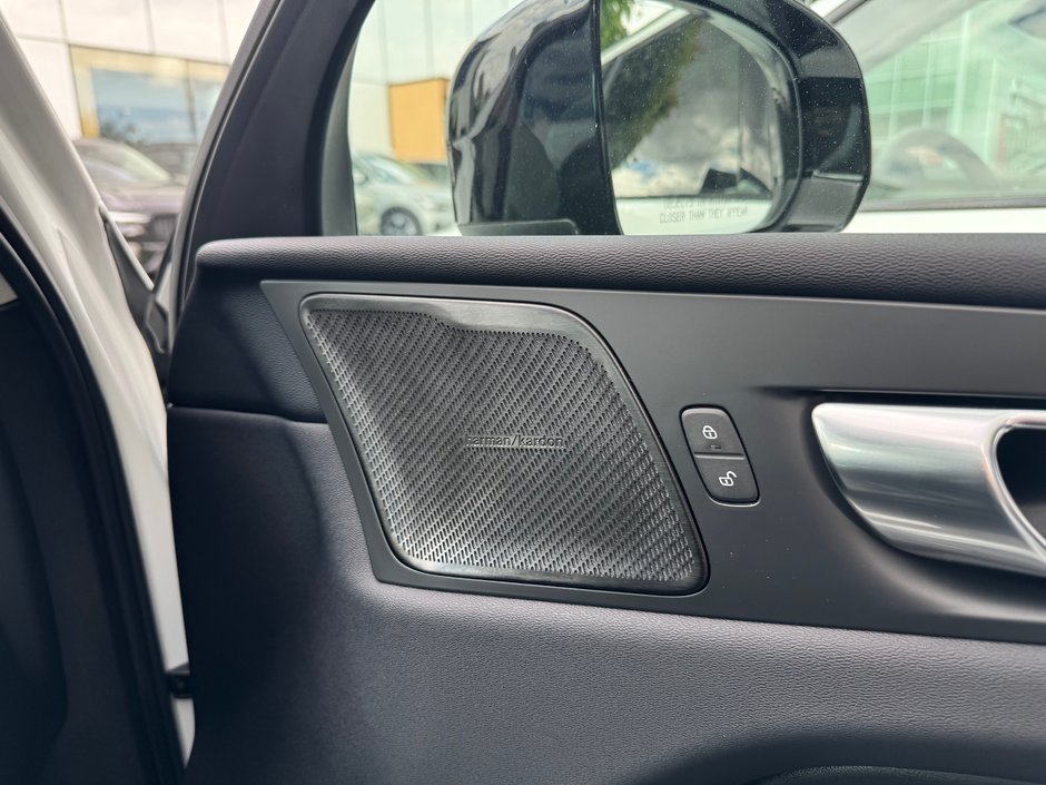 2024 Volvo XC60 Plus || Dark Theme || Harman Kardon-3