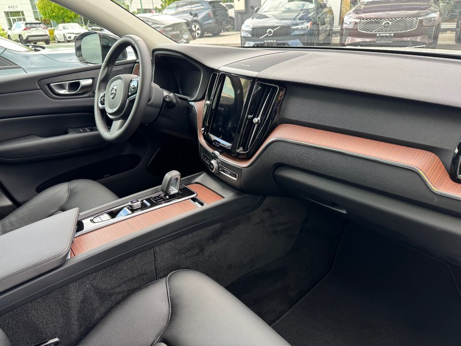 2024 Volvo XC60 Plus || Dark Theme || Harman Kardon-2