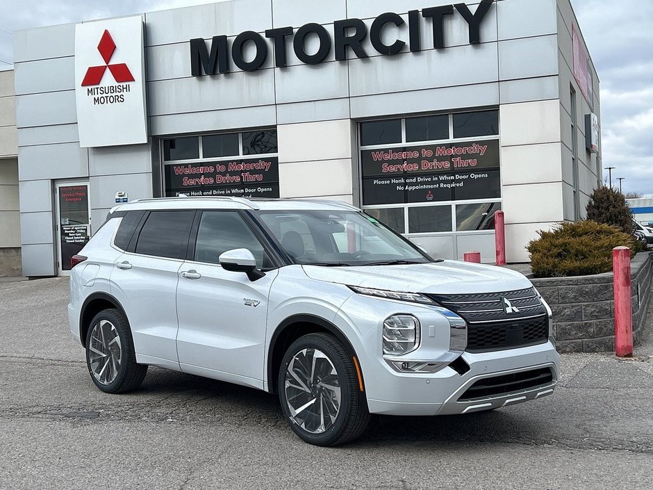 2024  OUTLANDER PHEV GT.. Free Winter Tires in Whitby, Ontario