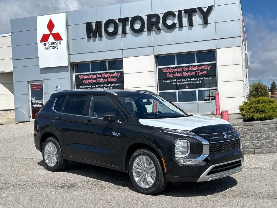 2024  OUTLANDER PHEV LE.. Free Winter Tires in Whitby, Ontario