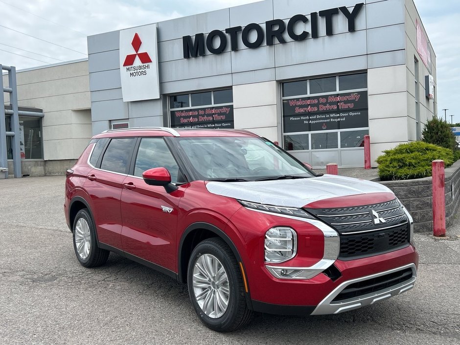 2024  OUTLANDER PHEV LE.. Free Winter Tire Pkg and Extended Warranty in Whitby, Ontario