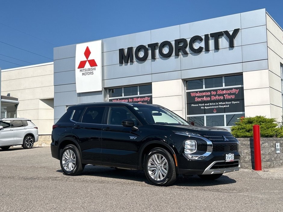 2024  OUTLANDER PHEV LE.. Free Winter Tires in Whitby, Ontario