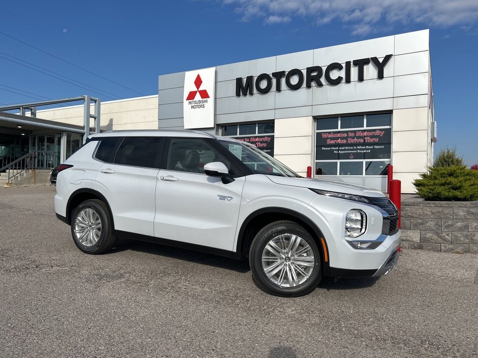 2024  OUTLANDER PHEV LE.. Free Winter Tires in Whitby, Ontario