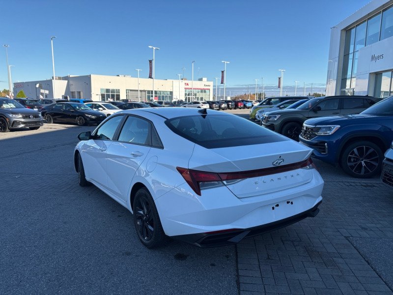 Hyundai Elantra Preferred  -  Heated Seats 2022-2