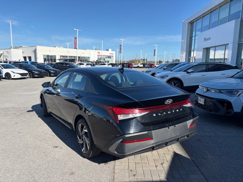 Hyundai Elantra Preferred IVT w/Tech Pkg 2024-2