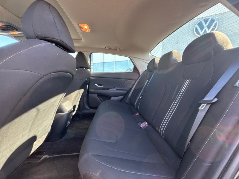 Hyundai Elantra Preferred IVT w/Tech Pkg 2024-18