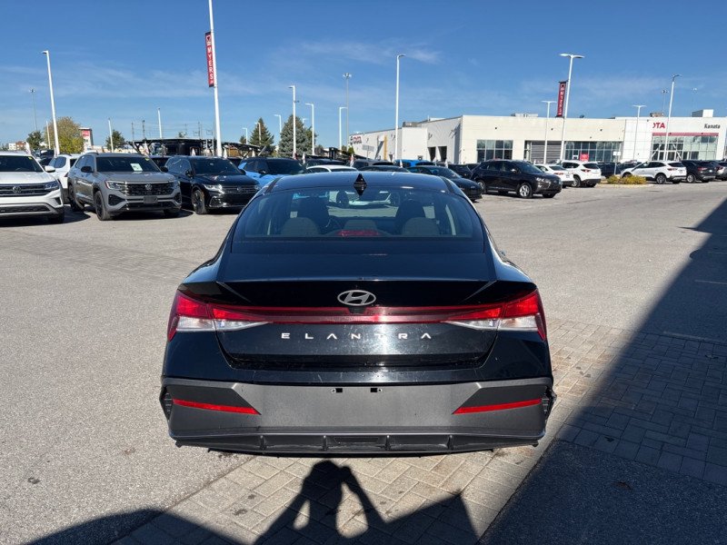 Hyundai Elantra Preferred IVT w/Tech Pkg 2024-3